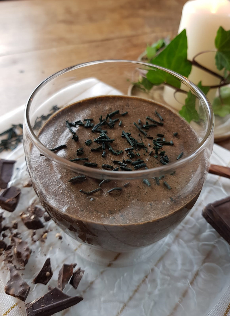 Mousse au chocolat spéciale avec spiruline